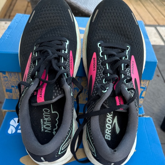 Brooks Shoes - Brooks Women's Athletic Shoes - Black and Pink